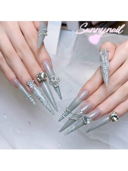 サニーネイルスタジオ 新橋(Sunny Nail Studio)の写真/【NEW OPEN】光で輝くネイルで華やかに♪長さ出し＆ストーン付け放題のキラキラメニューをご用意◎