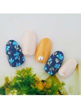 ラ カゼッタ(La casetta)/手描きブルーフラワーネイル