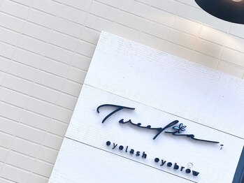 トゥイーディア(Tweedia)/サロン前看板