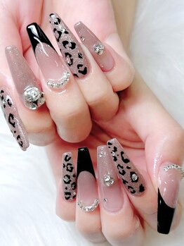 ティアラネイル(TIARA NAIL)の写真/【自店はいつでも付替オフ無料☆】特大パーツ、トレンドカラーをご用意！つけ放題で、理想の仕上がりに★