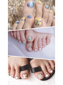 ネイル フライガール(nail FLY GIRL)の写真/おしゃれは足元から!定番デザイン～トレンドのアートデザインまで幅広く対応!ハンドとフット同時施術可能◎