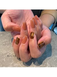 ヌーディカラーとべっ甲ネイル