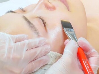 ネイル クロス ラニ 所沢店(Nail×Lani)の写真/紫外線ダメージは[ララピール]で!剥離DT無!敏感肌の方も◎気になる毛穴もツヤツヤ毛穴!皮脂を抑えて美白に!