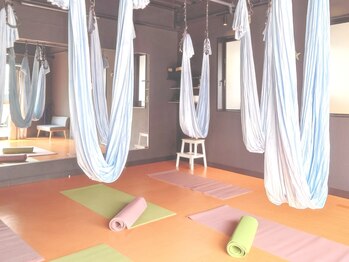 スタジオ結(STUDIO結)の写真/《空中フィットネス初回体験¥1100》ハンモックを使ったヨガの浮遊感がクセになる★春限定お得なプランも◎
