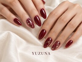 ボルドー×金箔の上品ネイル