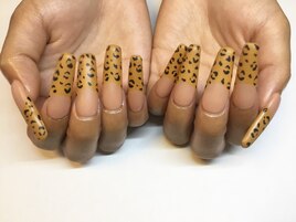 ヒョウ柄フレンチネイル
