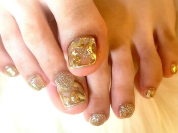 アミュリー ネイル アトリエ(Amury nail atelier)/メタリック ゴールド 大人 ラメ