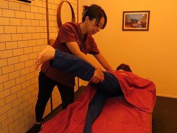 肩甲骨ほぐしのしみず堂 阿佐ヶ谷分院/施術風景