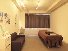 フェルナ 東新宿(FERNA)の雰囲気（個室になっていて、マンツーマンで落ち着いた空間で施術！）