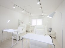 サモパルピュア(3.5.8 pure)の雰囲気(内装も、とっても可愛いい♪ゆったりくつろげるソファー席が特徴)