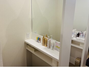 ジェイエステティック 利府店/お帰り前は充実のメイクブースへ