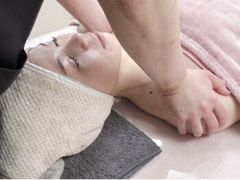 コルギサロン 伏見店(k_korugi.salon)の写真/《首、肩こりにはコルギがオススメ♪》フェイスラインがスッキリするだけでなく、身体の不調も同時に改善★