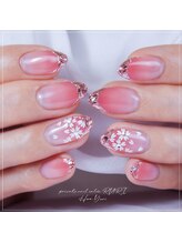瑠璃(RURI)/ガラスフレンチと桜ネイル