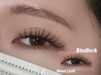 ムーン ラッシュ(Moon Lash)の写真/ダメージを最小限に抑えながらボリュームUPを目指すならMoon Lash♪立ち上げ×束感まつげで理想の目元へ！