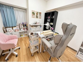 HANA NAILの写真/【お子様同伴OK】丁寧×スピーディな施術で忙しい毎日に寄り添う♪周りを気にせず寛げるプライベートサロン