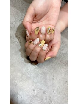 エム(em)/イエローネイル