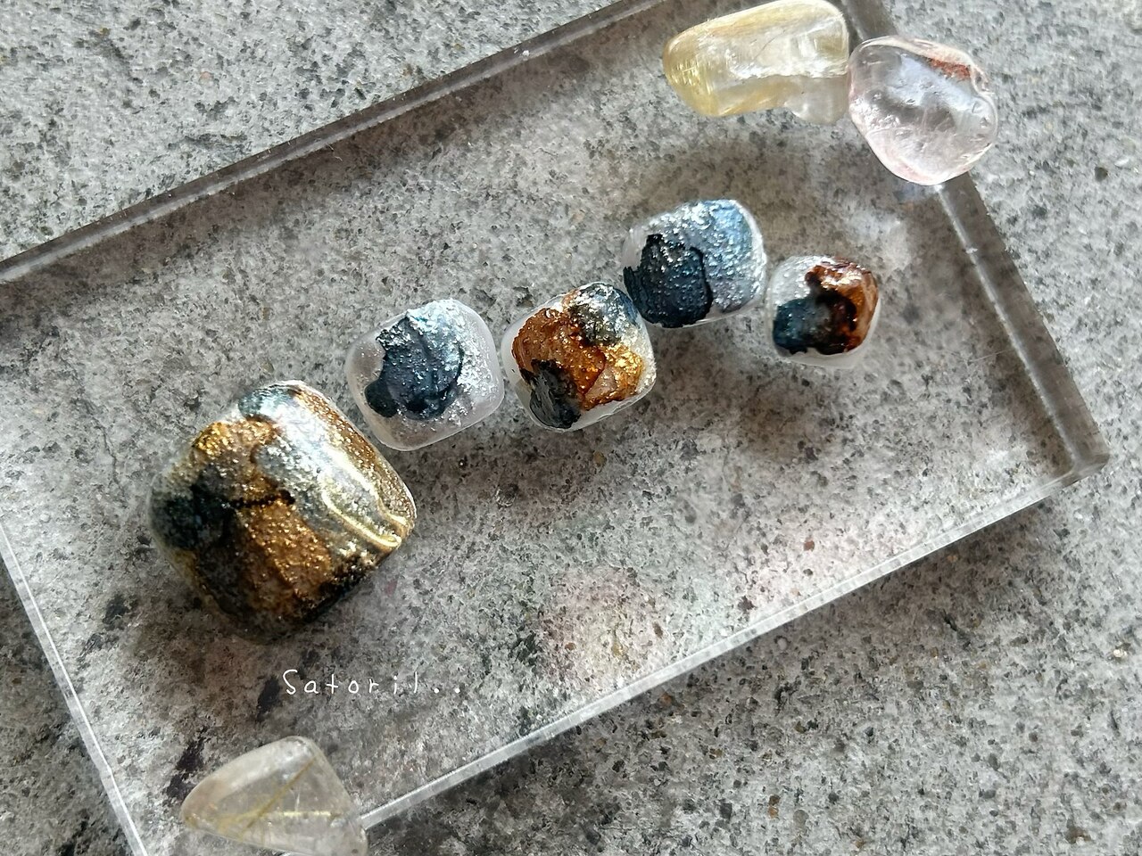 2025年秋トレンド】ミラー フットのネイルデザイン集｜人気順