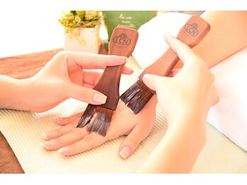 プリナチュール 池袋店/ハケで行うハンドマスク