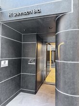 ヨロネイル 心斎橋店(YOLO NAIL)/入り口