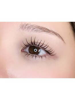 ネイル・アイメニューの同時施術が可能