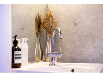 キフィ(kyphi)/おしゃれな店内