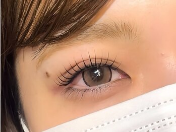 ヴィヴィッド グロウ(VIVID GLOW)の写真/初めての方も♪フラットラッシュで目元の負担を抑えながら、理想の目元を実現！経験豊富なスタッフが対応◎