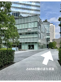 ネイルアバンス 大阪梅田店(Nail AVANCE.)/ナイキやZARAの左手に真っ直ぐ