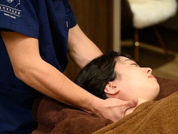 【肩こり/リンパマッサージ/小顔矯正】肩甲骨はがし肩こり整体 RUFFREE静岡院の写真/《背中美人は小顔美人》肩甲骨はがし(姿勢改善)+ヘッドマッサージ+小顔矯正で全身美人へ♪