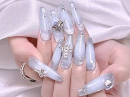 グレージュチークネイル