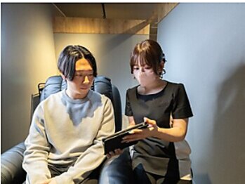 メンズ眉毛サロン 眉ラボ 川崎店【メンズ眉毛/眉毛/アイブロウ/眉毛パーマ】の写真/【初めての方大歓迎!】眉毛に関するプロが丁寧にカウンセリング!メンズ眉毛専門店で新しい自分を発見☆