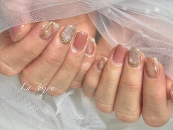 ラビジュー(La bijou)の写真/キラキラネイル・オトナ可愛い・シンプルデザインまで定額で叶う*選べるネイルで指先を彩りませんか？