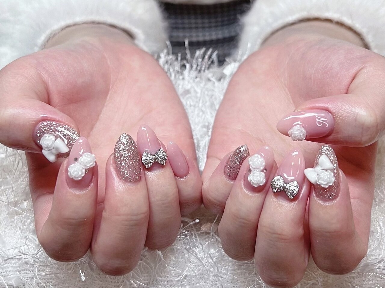 2025年-2026年冬トレンド】薔薇のネイルデザイン集｜人気順｜131ページ