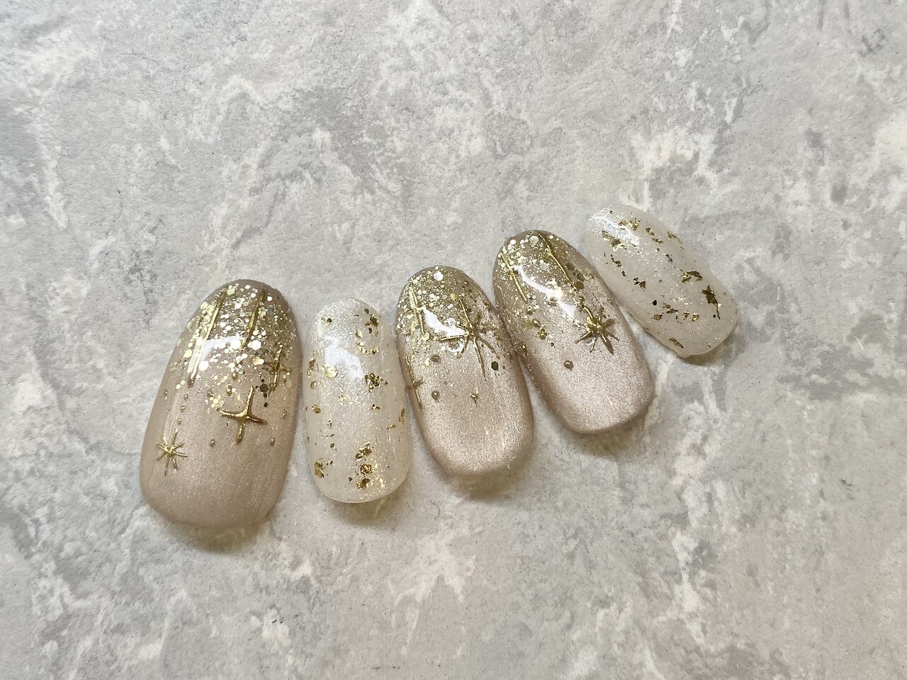 2025年-2026年冬トレンド】ホワイト ワンカラー ハンドのネイル