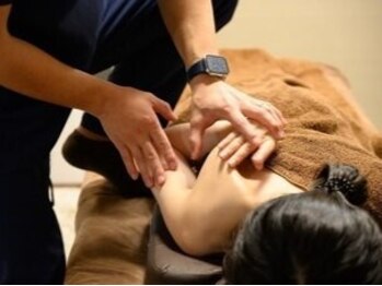 【肩こり/リンパマッサージ/小顔矯正】肩甲骨はがし肩こり整体 RUFFREE静岡院の写真/〈肩甲骨はがしで華奢見え〉プレ花嫁必見！肩こり解消＆ブライダル美姿勢ケア♪