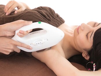 サロンドモアロ(Salon de Moaro)の写真/《脱毛メニュー導入☆》痛みの少ない脱毛器のため、脱毛が初めての方にもおすすめ◎脱毛で清潔感UP♪