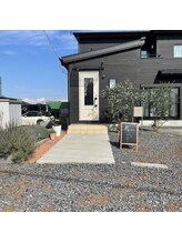 脱毛サロン ブラジリアンワックス ミーケアー(Mecare)/黒い一戸建てです