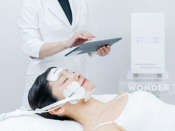 ピュアラ 梅田店の写真/速攻リフトアップでたるみ改善！フェイスラインをしっかり引き締め理想的な立体感のある小顔へ導く人気ケア