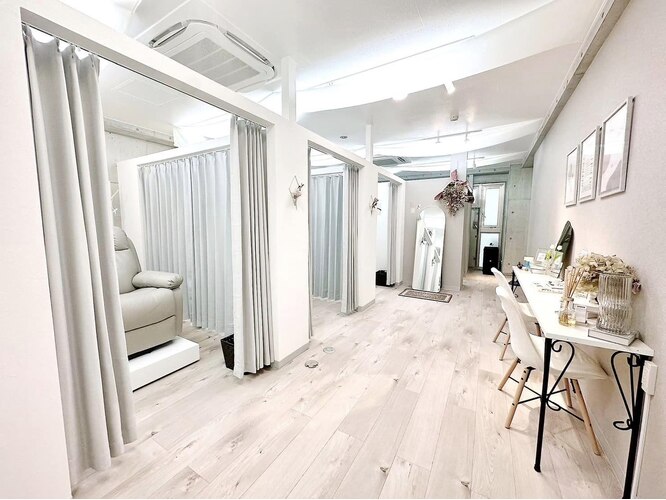 眉毛とまつ毛パーマの専門店 ロレインブロウ那覇店