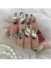 カメリア(Camelia)/蛇ネイル