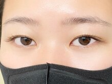 カインド(Kind.)の雰囲気（やりすぎ感のない、お目元に馴染んだナチュラルなエクステ）