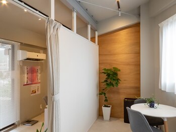 ナチュールフィット 宝塚店(Natur Fit)の写真/【阪急・JR宝塚駅徒歩7分】無理な運動や食事制限なく継続しやすい◎耳つぼ+食事指導で健康的にダイエット♪