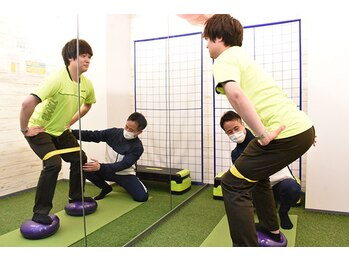 えんじゅく整骨院/トレーナーとマンツーマン!