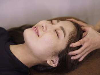 ほぐしの森 高田馬場の写真/人気急上昇ドライヘッドスパ★【ドライヘッドスパ30分+もみほぐし60分6980円】頭部ケアでリラックス効果◎
