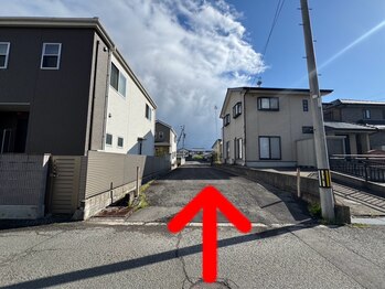 ユルム(rumu)/南へ曲がると広い駐車場あります