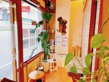 そわと/植物が多く明るい待合室