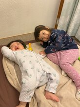 子育てママの整体サロン/施術中のお子様の様子