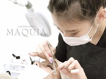 有資格者が１本１本丁寧にマツエクを施術していきます。