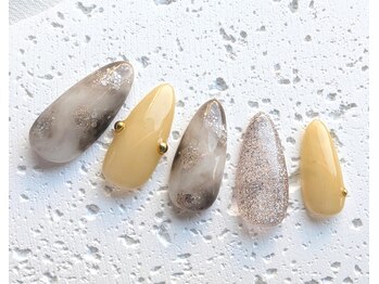 ジュネル/月ごとに変わるサービスネイル