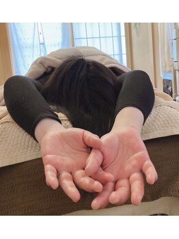 サロンこみち/脇マッサージ肩こり猫背の方に◎