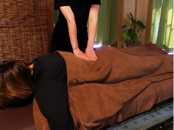 リラクゼーションサロン 掌/施術中